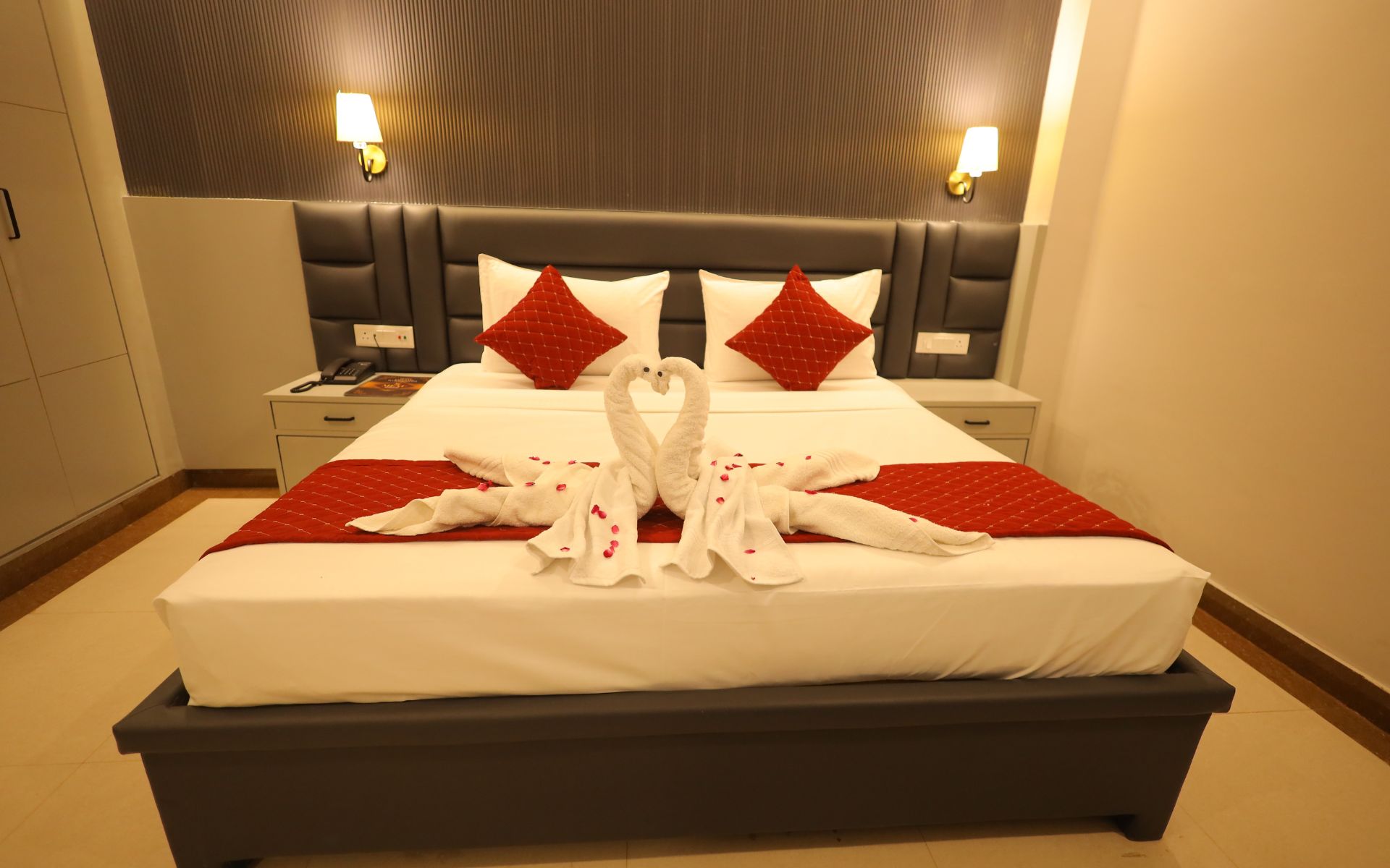 Deluxe Honeymoon Room - Hotel East Gate